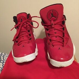 🔥JORDAN, size 6.5Y, 3peat championship shoes, pre-owned cond. some wear/fading